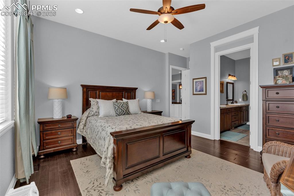 Image 15 of 42: Bedroom