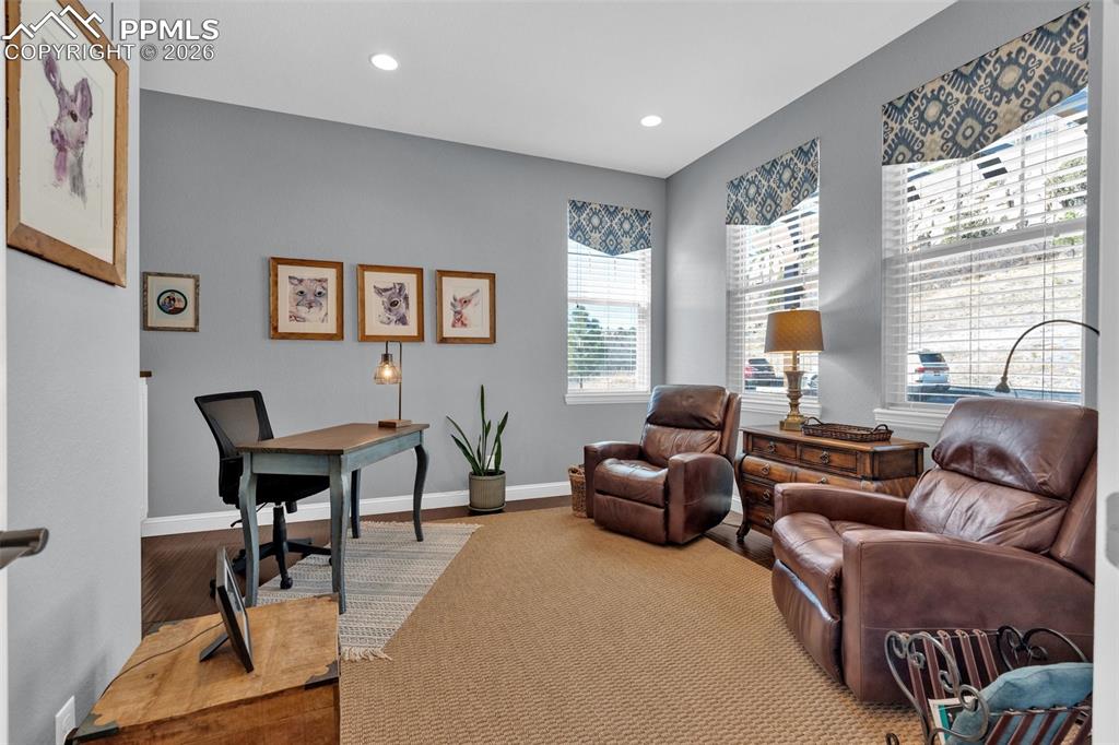 Image 19 of 42: Office