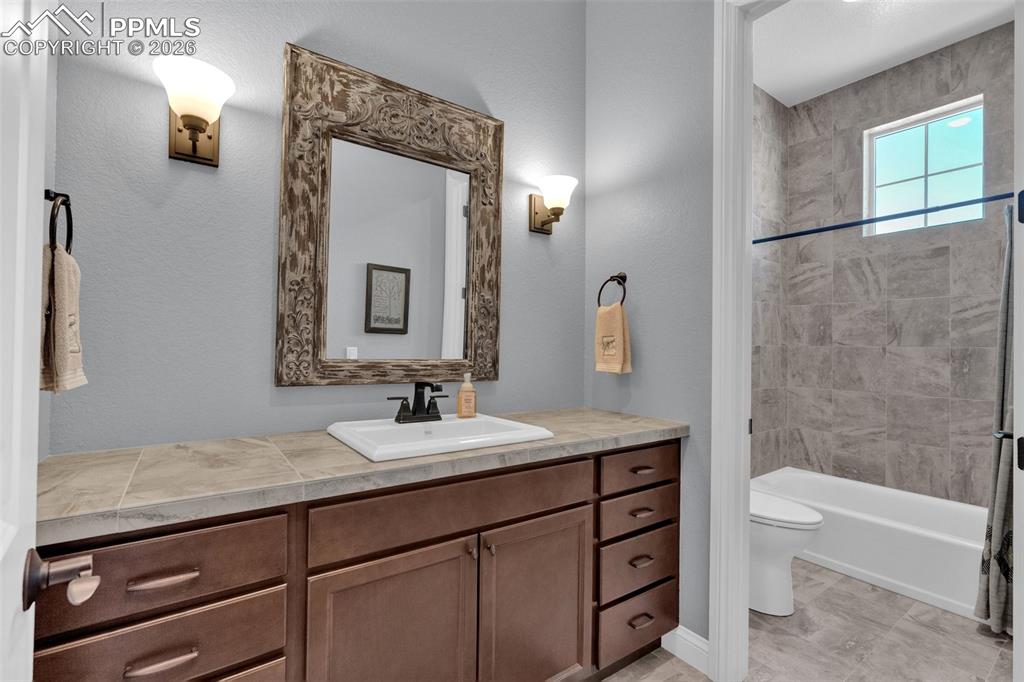 Image 20 of 42: Bathroom