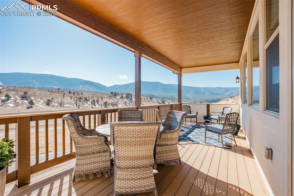 Image 21 of 42: Deck