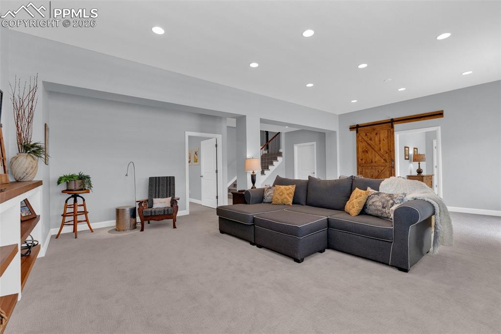 Image 25 of 42: Living Room