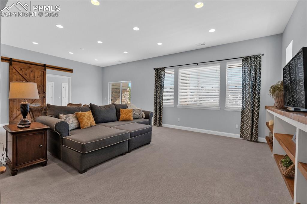 Image 26 of 42: Living Room