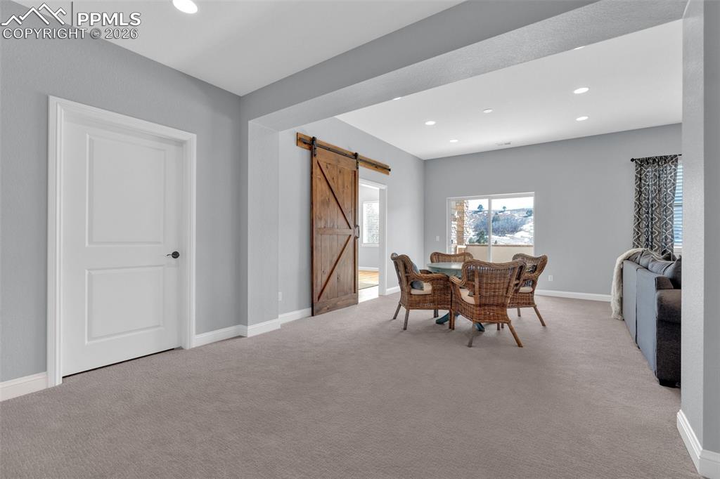 Image 30 of 42: Dining Area