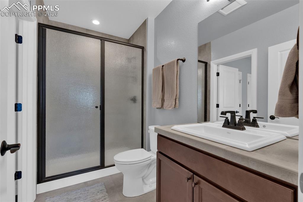 Image 31 of 42: Bathroom