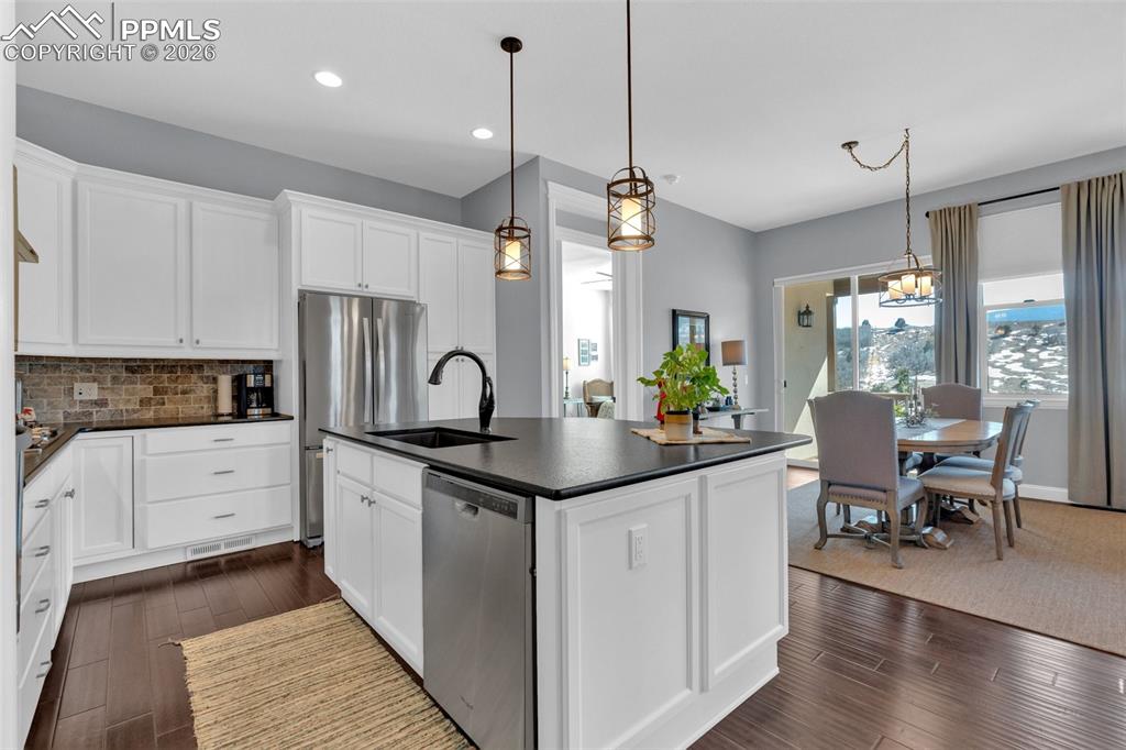 Image 4 of 42: Kitchen