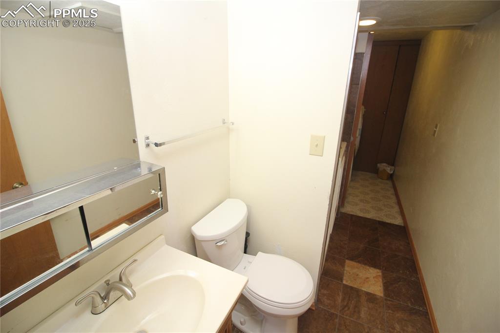 Image 26 of 34: Bathroom