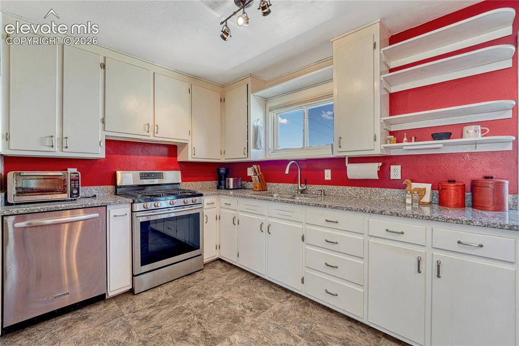 Image 12 of 48: Kitchen