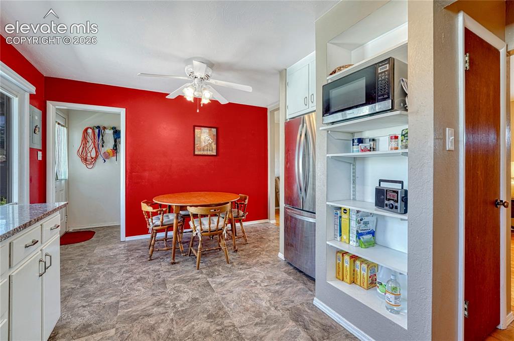 Image 13 of 48: Dining Area