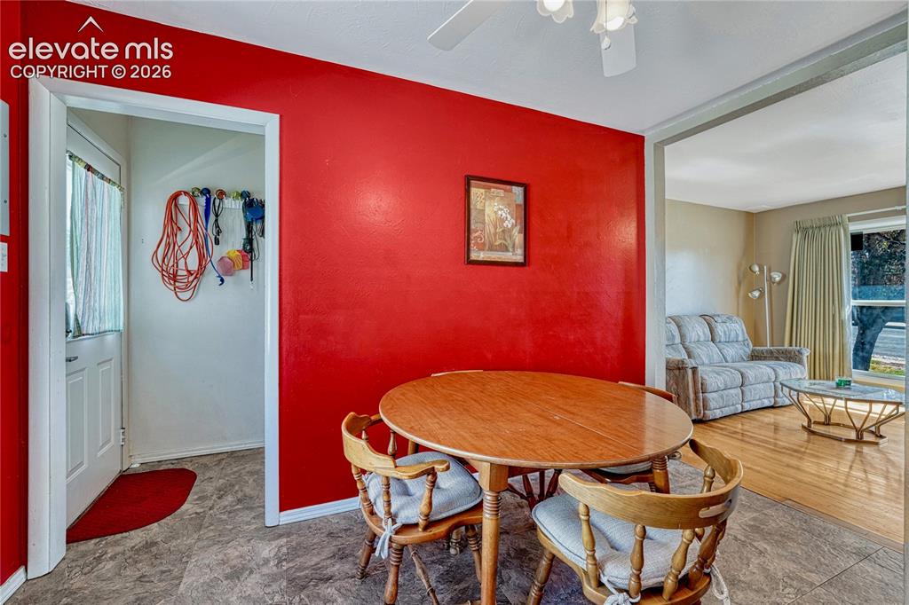Image 14 of 48: Dining Area