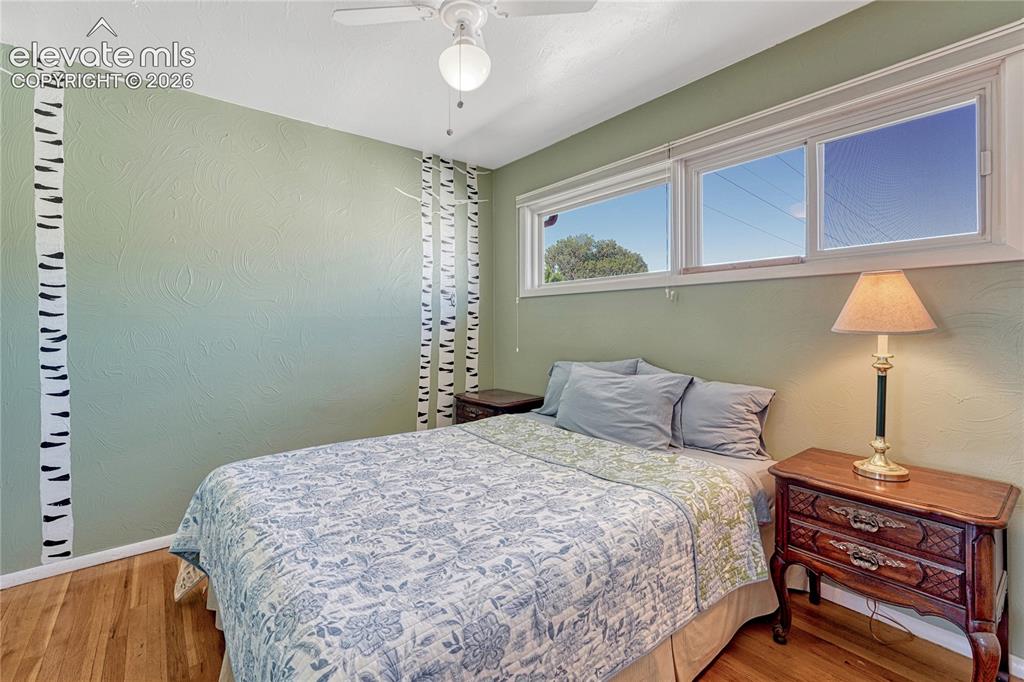 Image 17 of 48: Bedroom