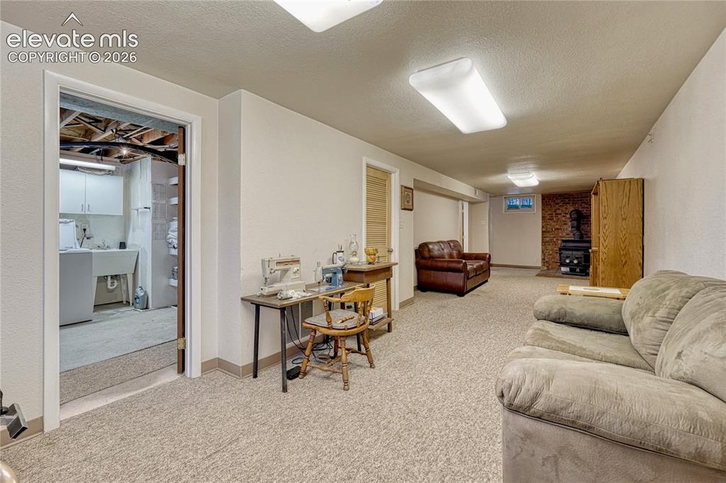 Image 26 of 48: Family Room