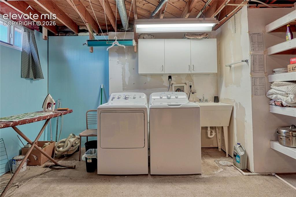 Image 29 of 48: Laundry