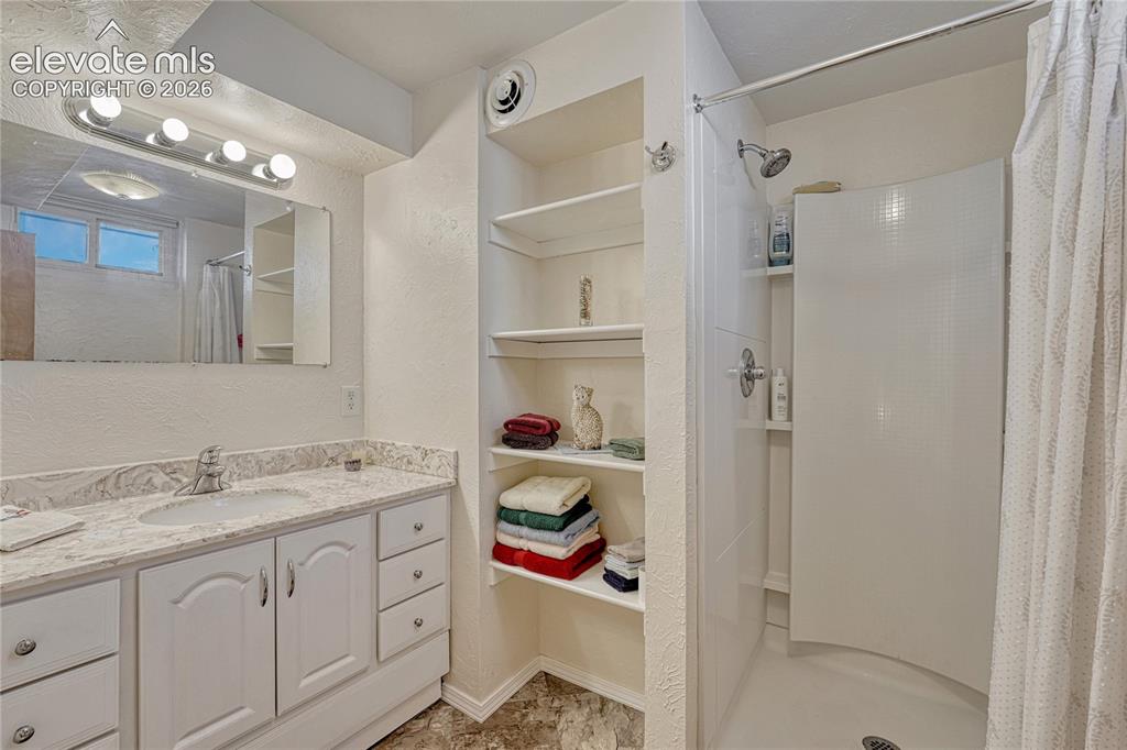 Image 33 of 48: Master Bathroom