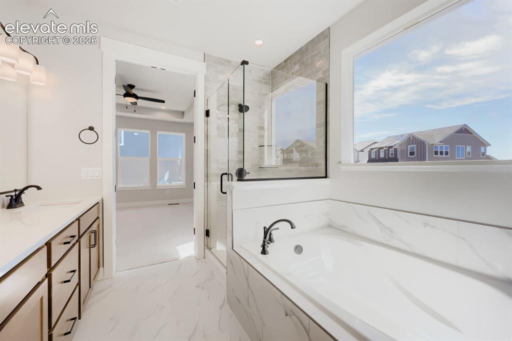 Image 14 of 27: Bathroom