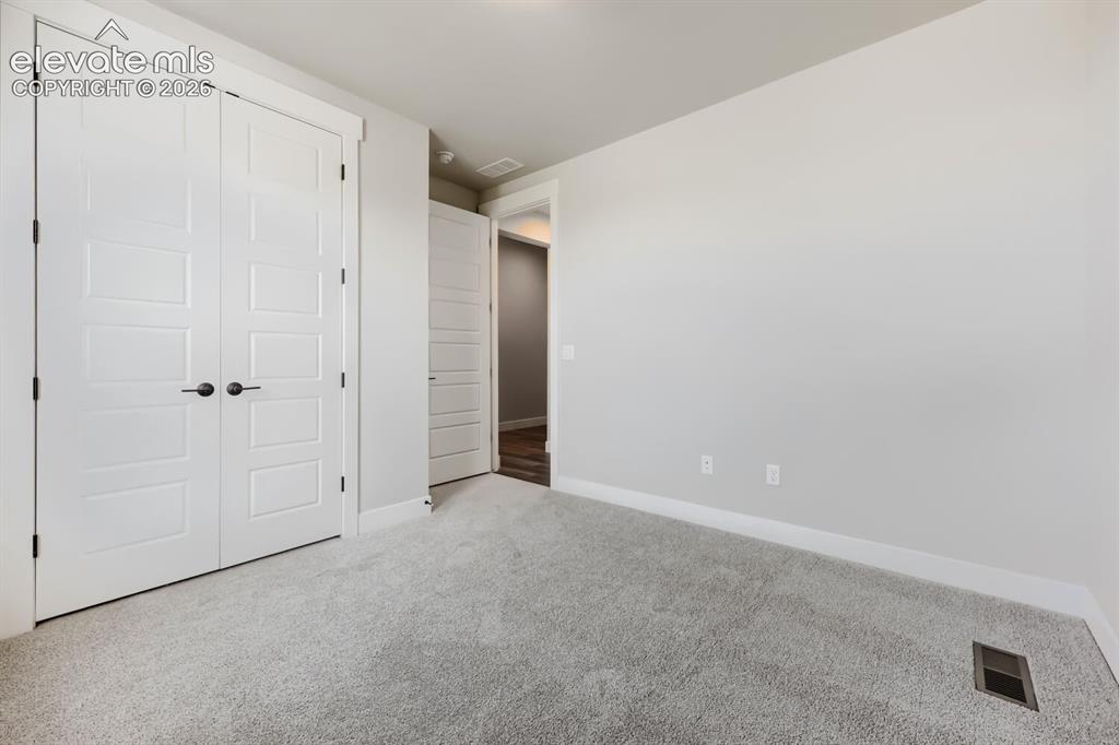 Image 19 of 27: Bedroom