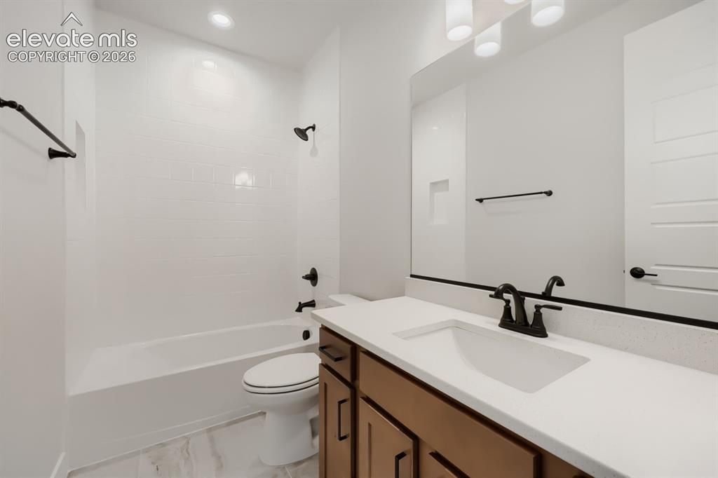 Image 22 of 27: Bathroom