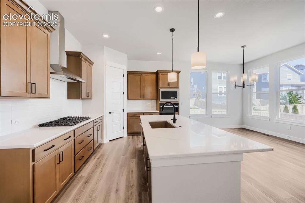 Image 8 of 27: Kitchen