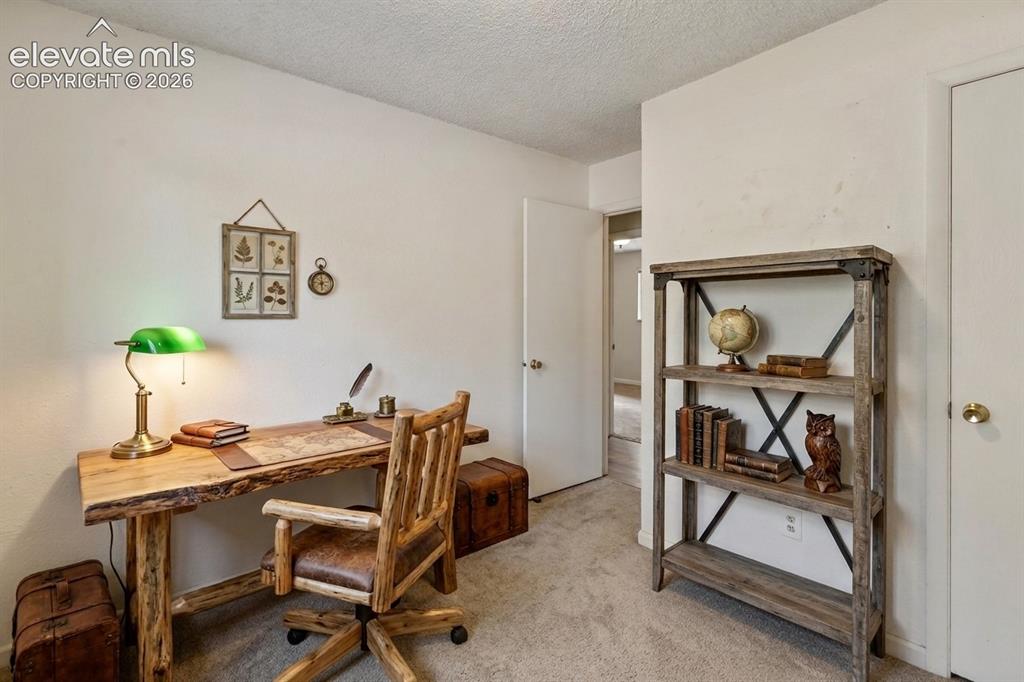 Image 17 of 25: Office or bedroom!