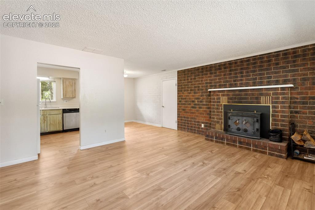 Image 5 of 25: Living Room