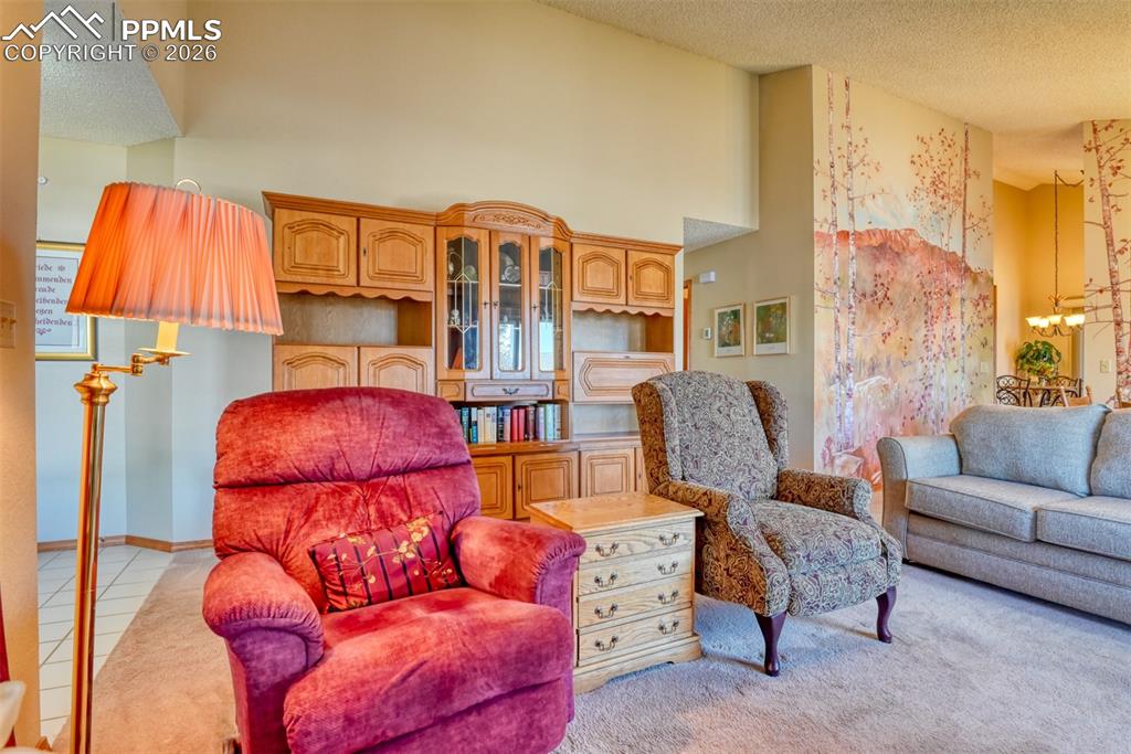 Image 11 of 46: Sitting Room