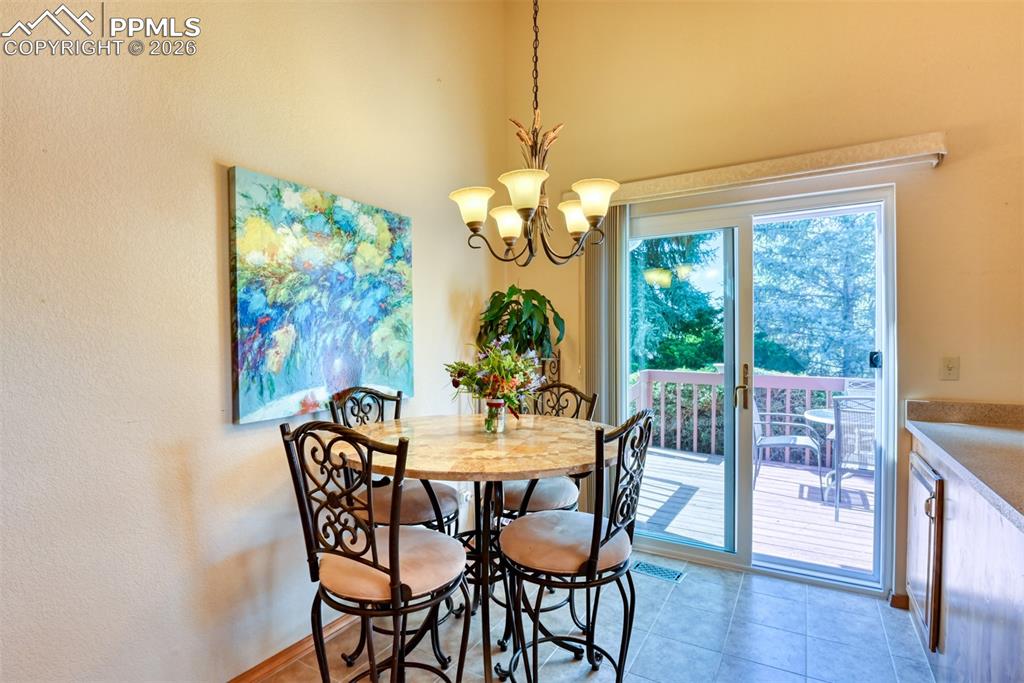 Image 15 of 46: Dining Area
