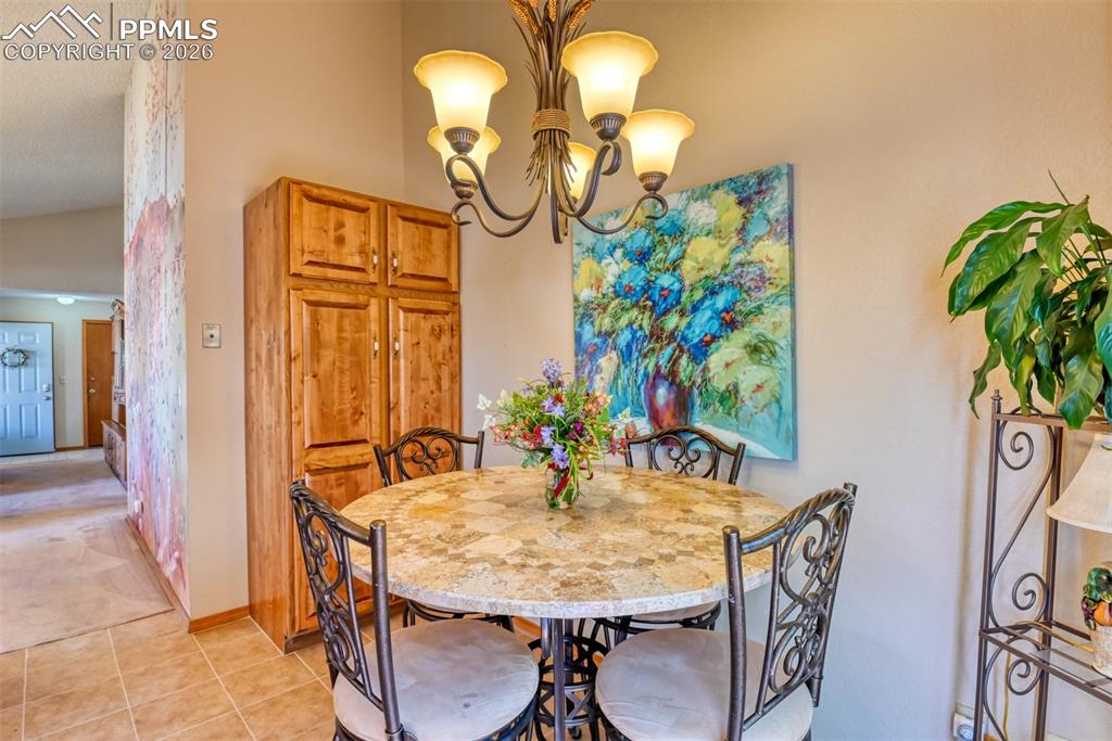 Image 17 of 46: Dining Area