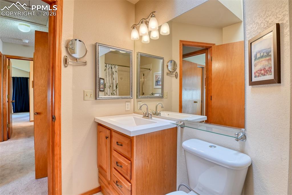 Image 31 of 46: Bathroom
