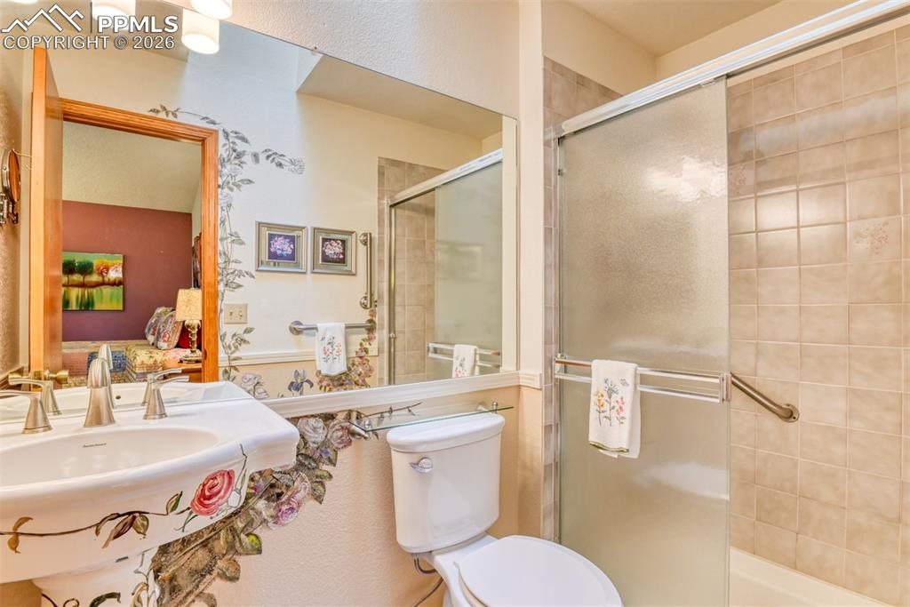 Image 5 of 46: Bathroom