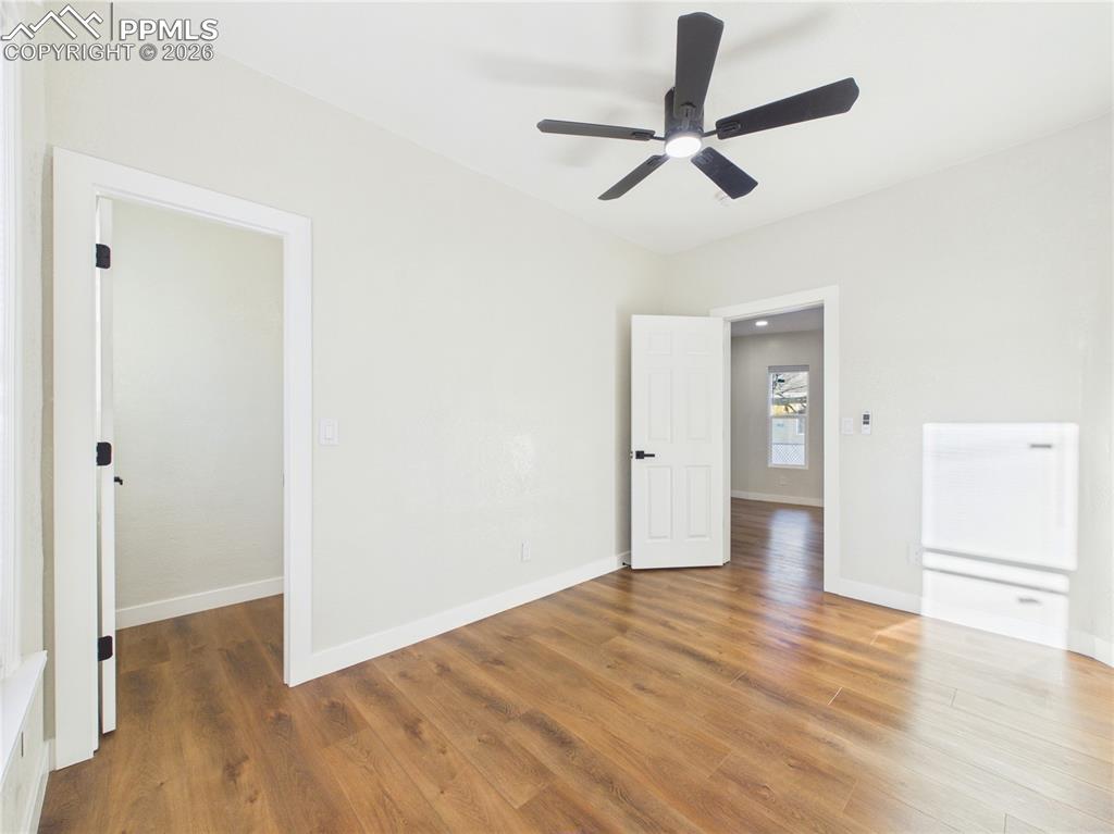 Image 16 of 32: Bedroom