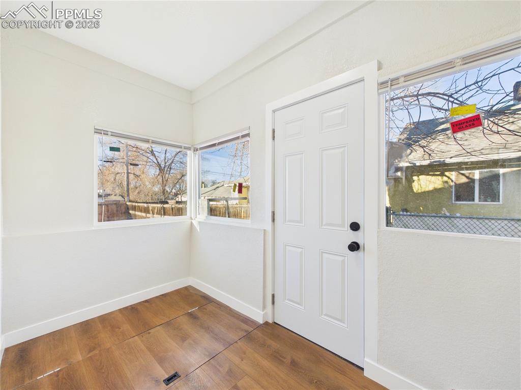 Image 25 of 32: Entry