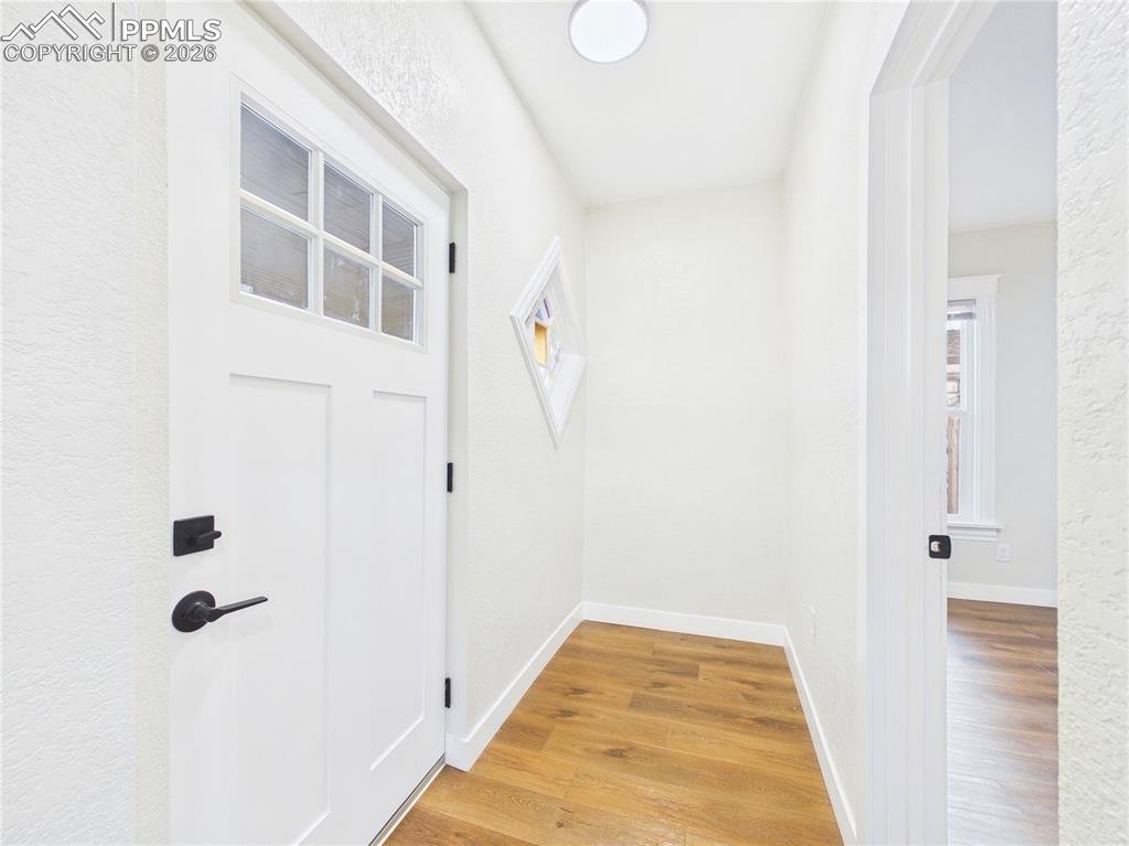 Image 5 of 32: Entry