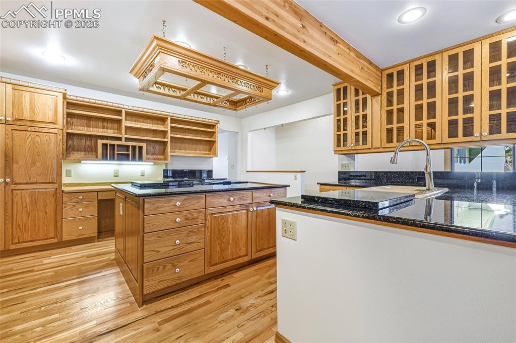 Image 3 of 50: Kitchen