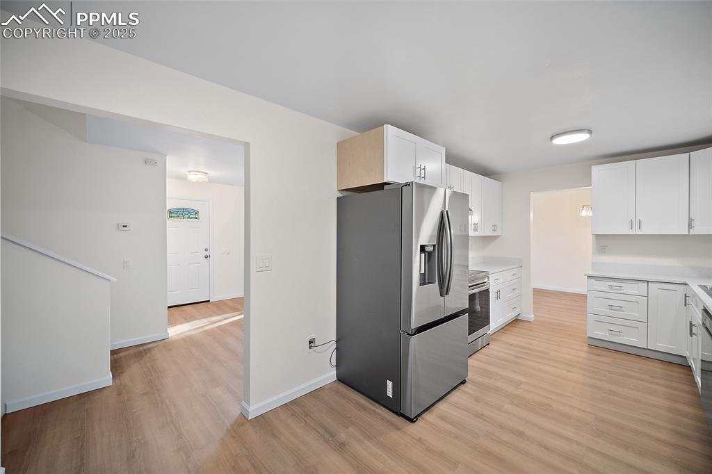 Image 10 of 50: Kitchen