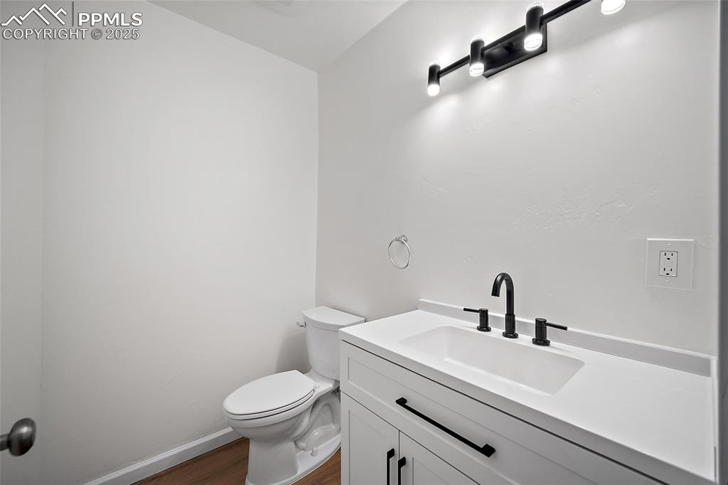 Image 28 of 50: Bathroom