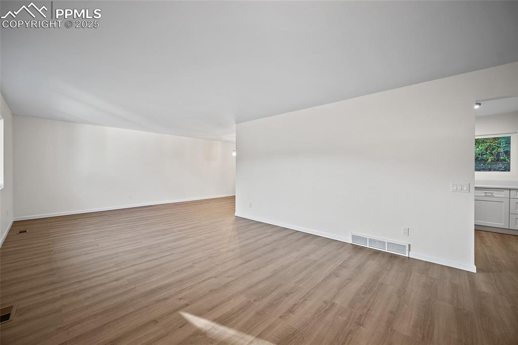 Image 5 of 50: Entry