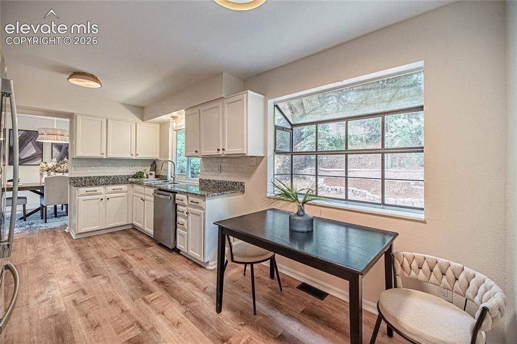 Image 10 of 46: Kitchen