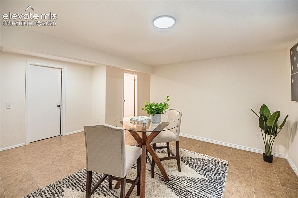 Image 31 of 46: Dining Area