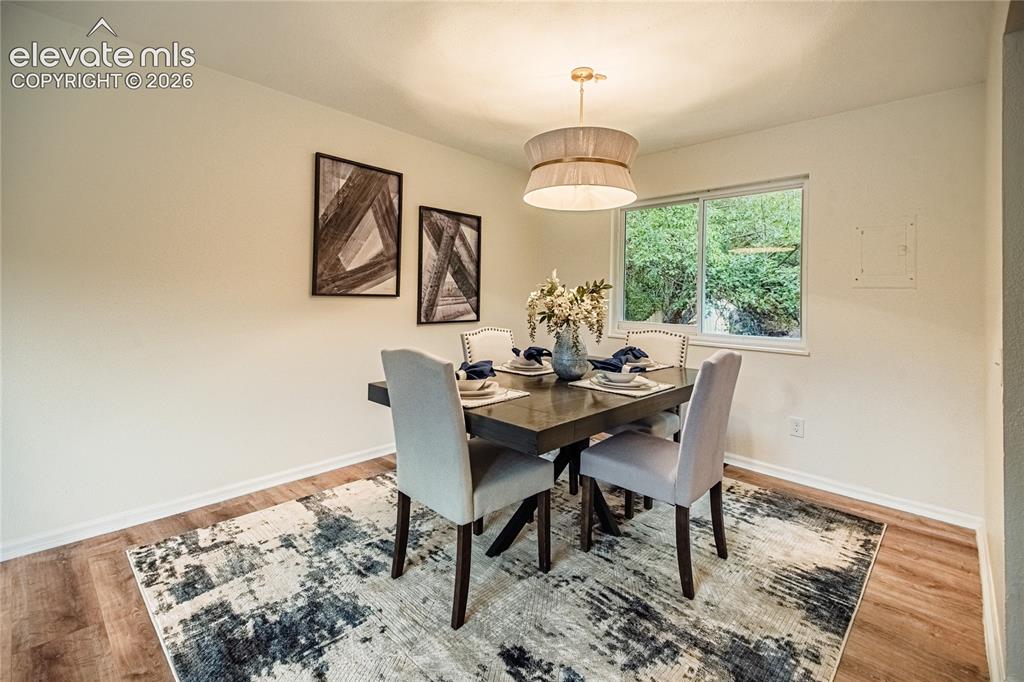 Image 7 of 46: Dining Area