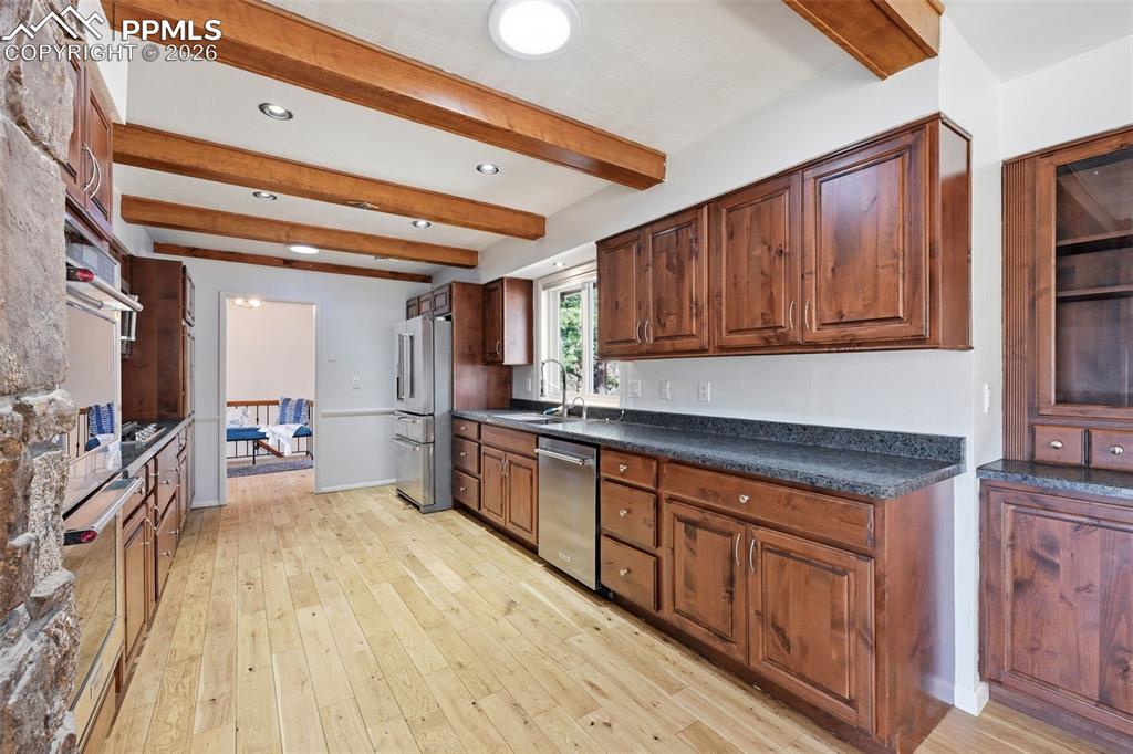 Image 12 of 42: Kitchen