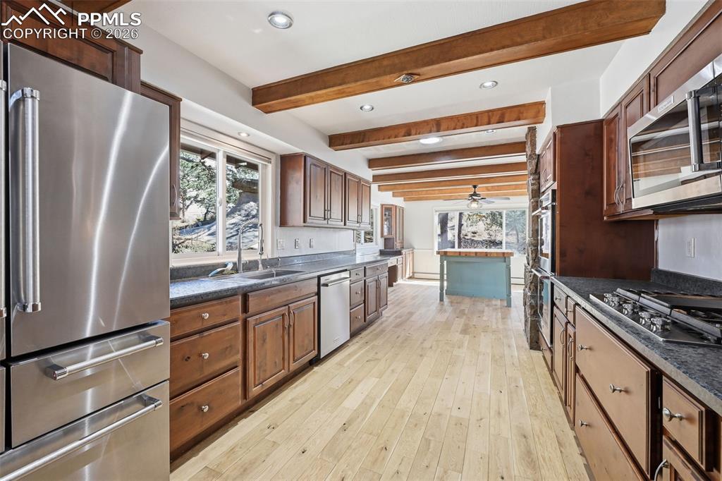 Image 13 of 42: Kitchen