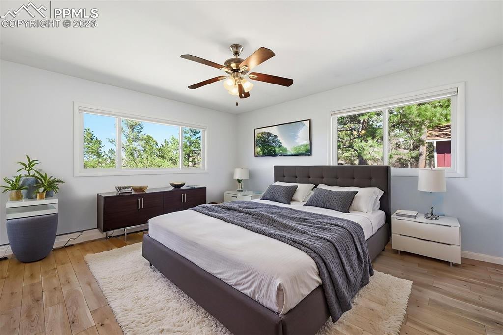 Image 19 of 42: Bedroom