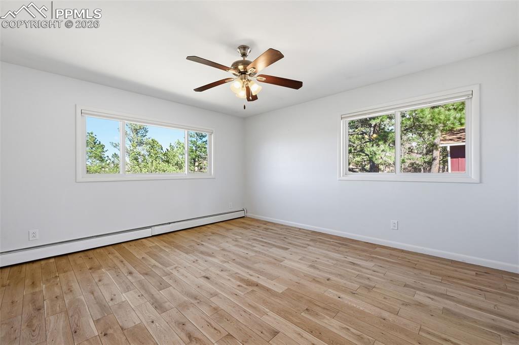 Image 20 of 42: Bedroom