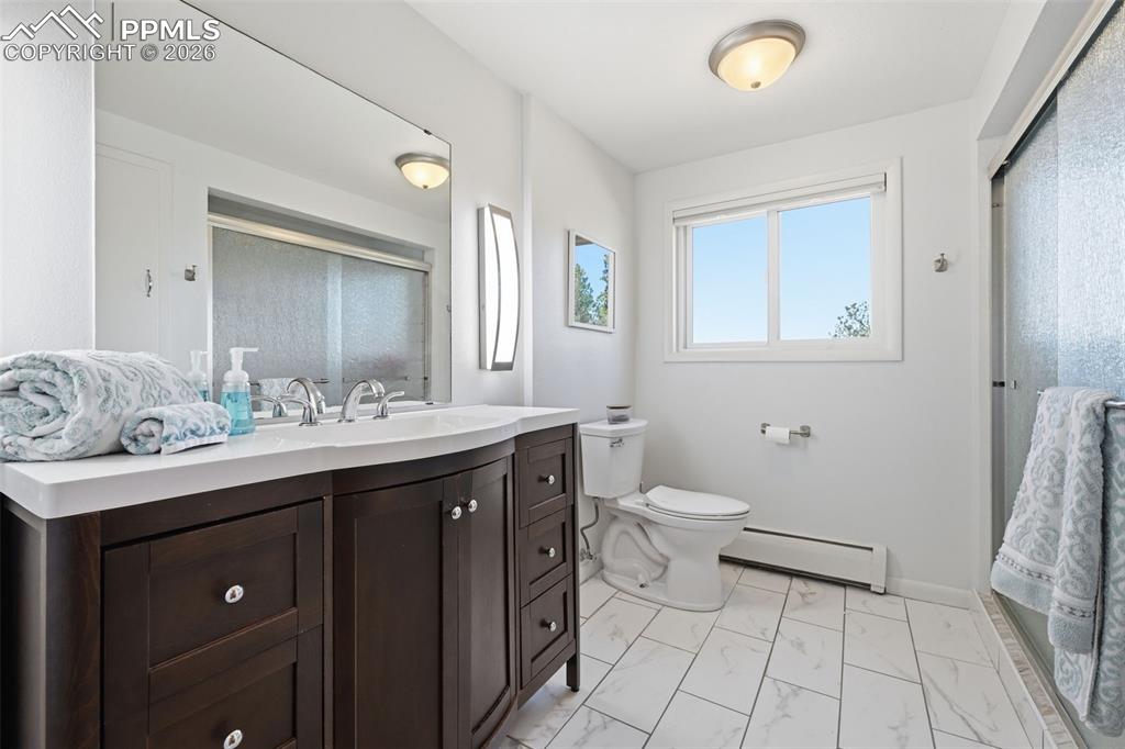 Image 29 of 42: Bathroom