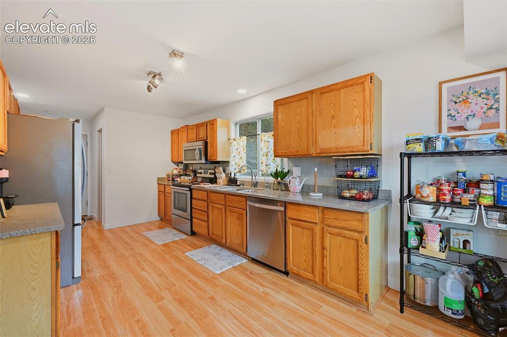 Image 17 of 39: Kitchen