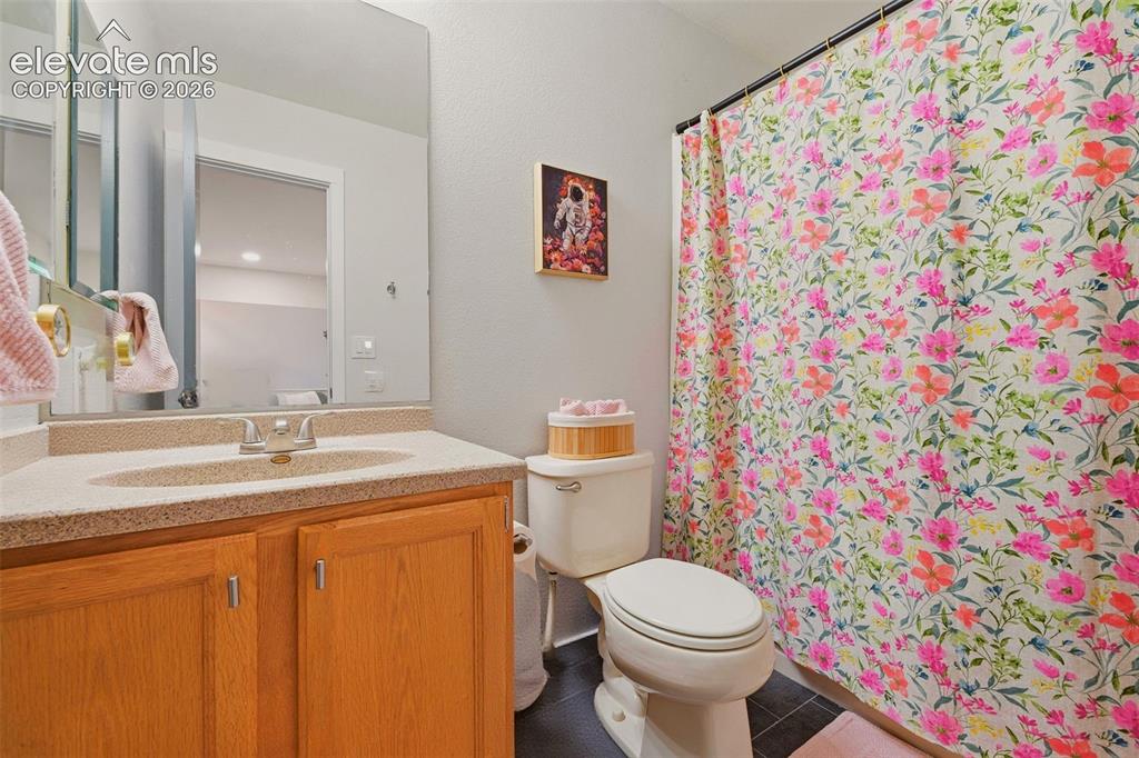 Image 31 of 39: Bathroom