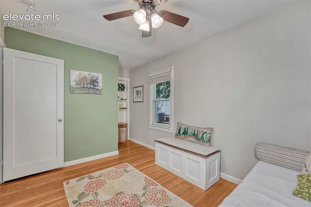 Image 10 of 26: Bedroom