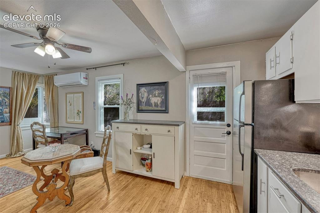 Image 8 of 26: Kitchen