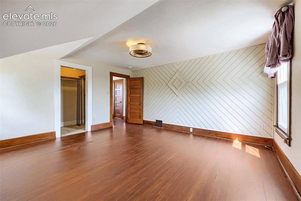 Image 15 of 30: Bonus Room