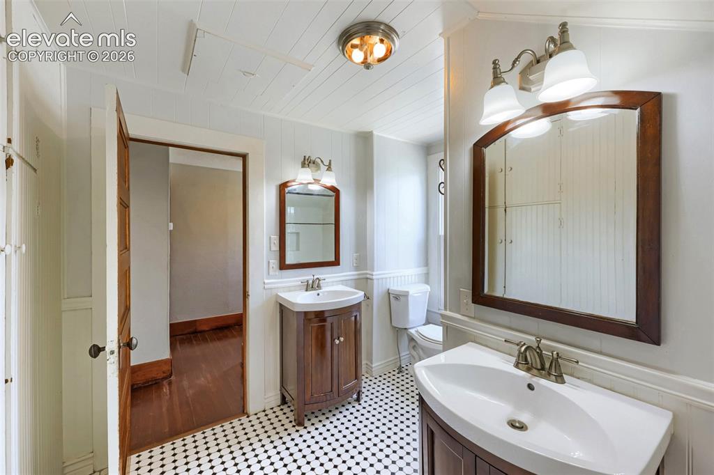 Image 17 of 30: Bonus Room