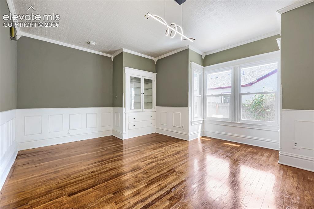 Image 8 of 30: Living Room